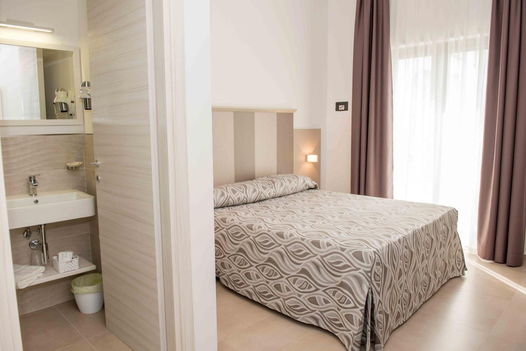 Hotel La Caravella Vieste Room photo